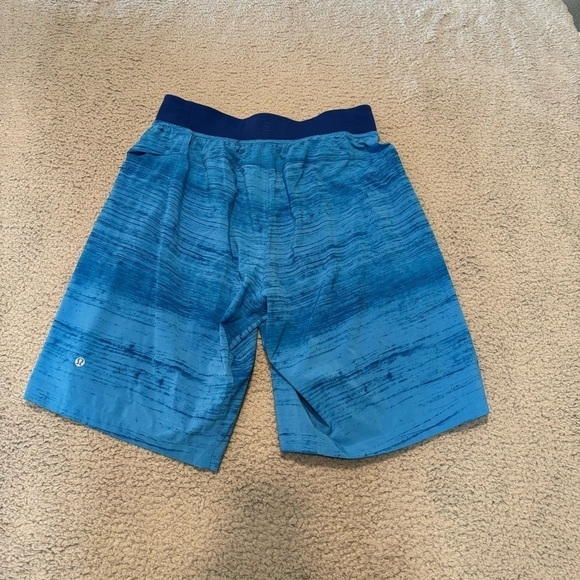 Lululemon Men 11'' Inseam Blue Line Stripe Print Unlined Drawstring Core Short M - Picture 2 of 5